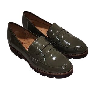 Vionic Cheryl Penny Loafers Olive green patent leather Sz 8